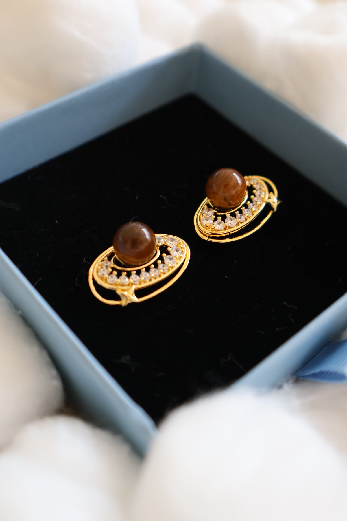 AVENNE STUDS