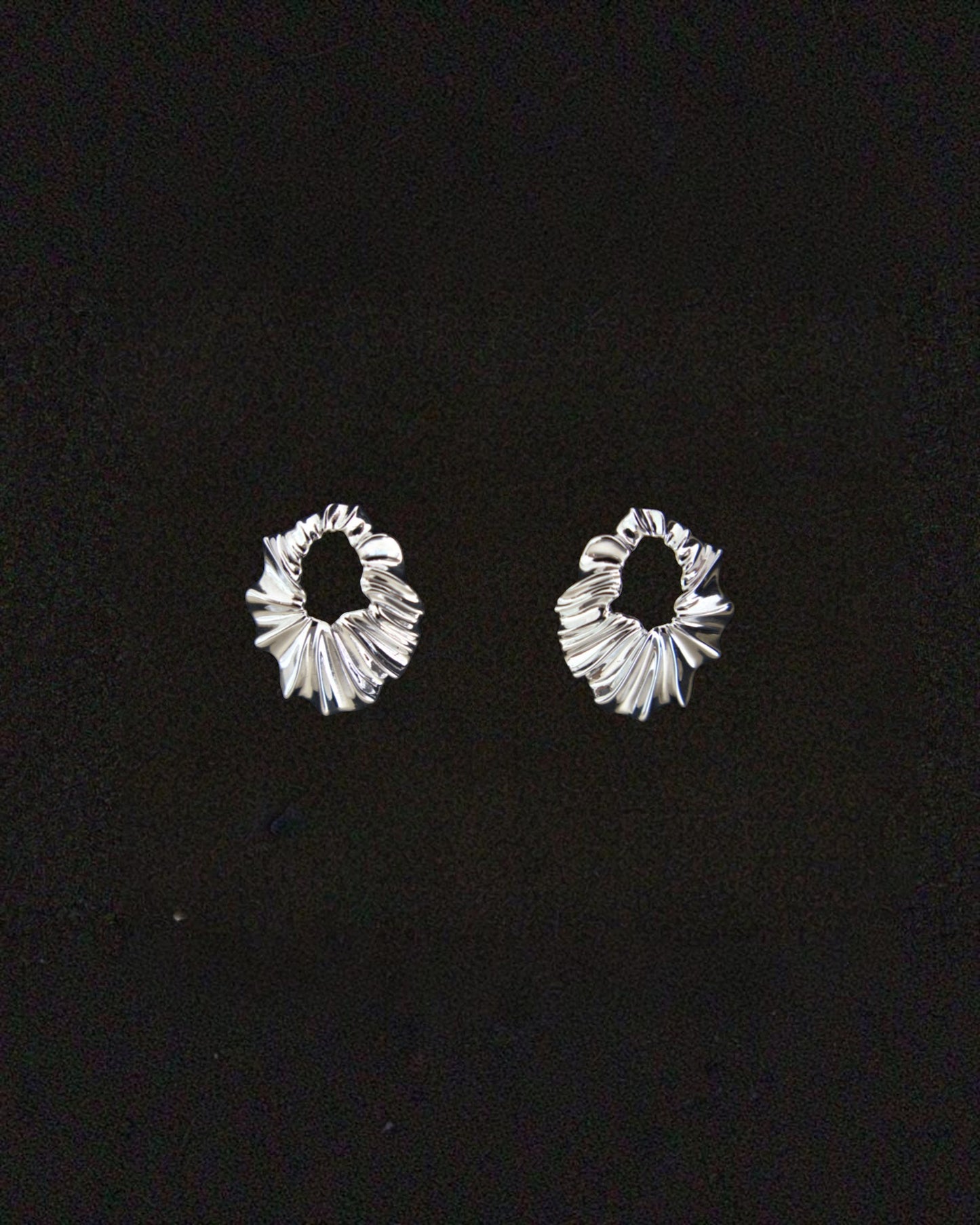PLEAT HOOPS