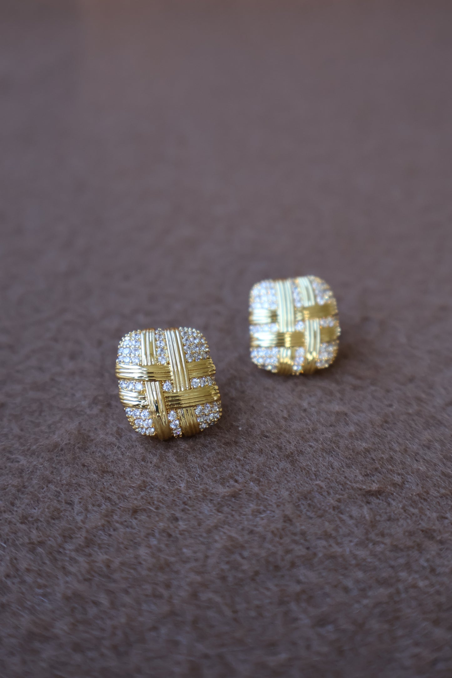 LATTICE LIGHT OVERSIZE STUDS