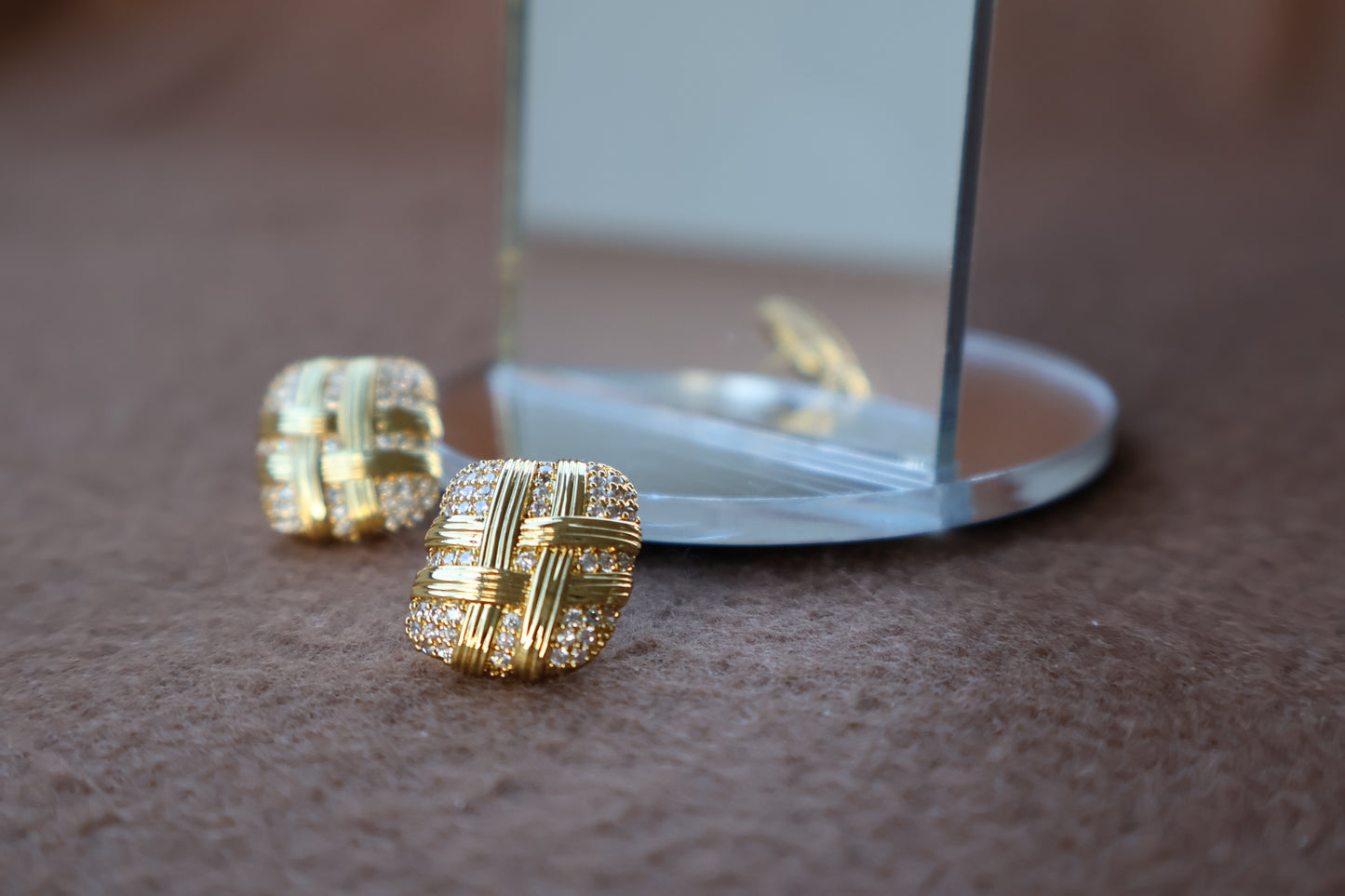 LATTICE LIGHT OVERSIZE STUDS