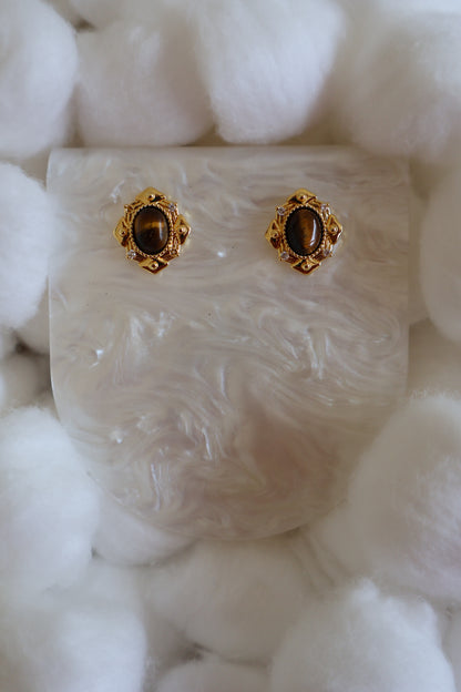 AUREVIA STUDS