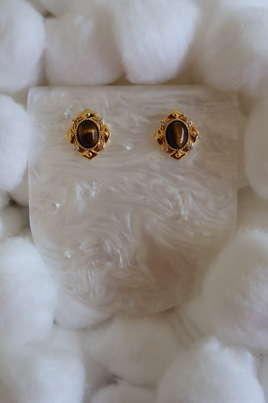 AUREVIA STUDS