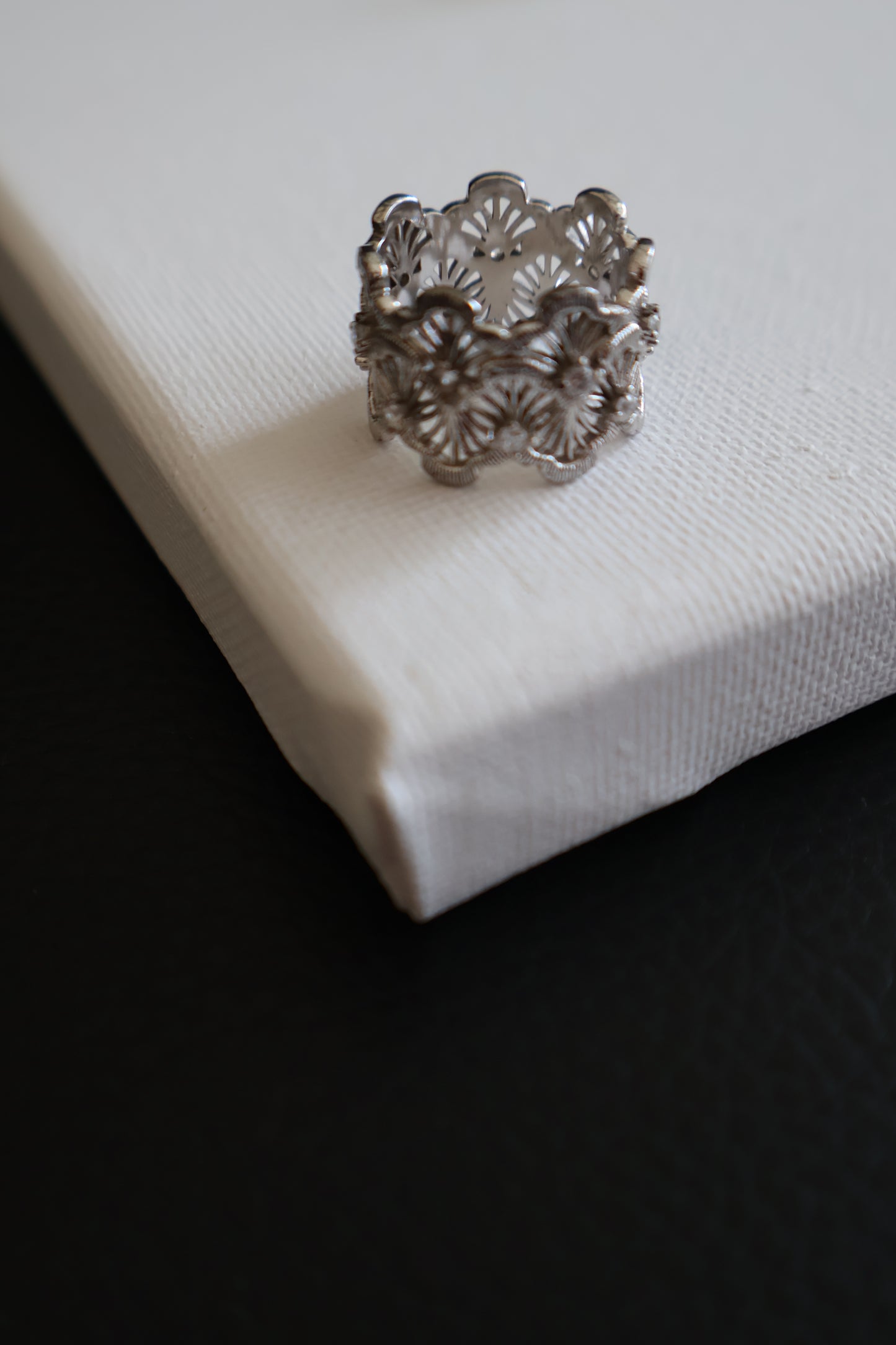 Double-Layer Lace Fan Ring