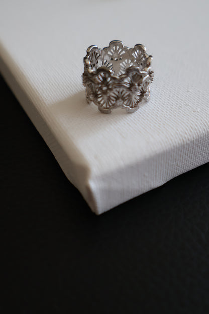Double-Layer Lace Fan Ring