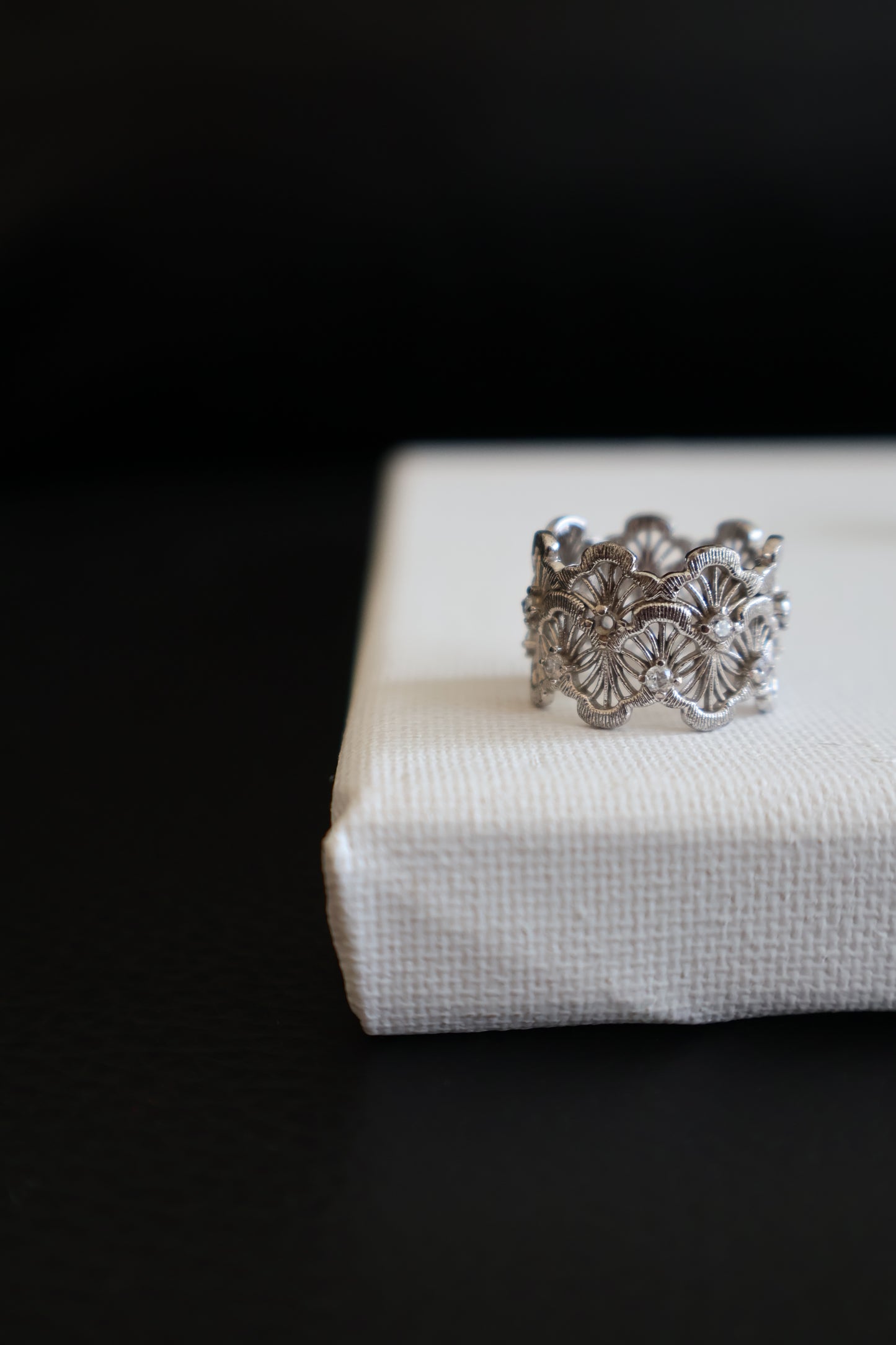 Double-Layer Lace Fan Ring