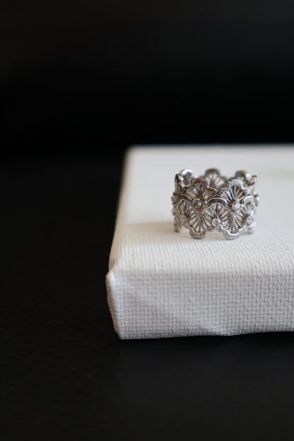Double-Layer Lace Fan Ring