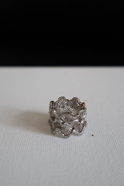 Double-Layer Lace Fan Ring