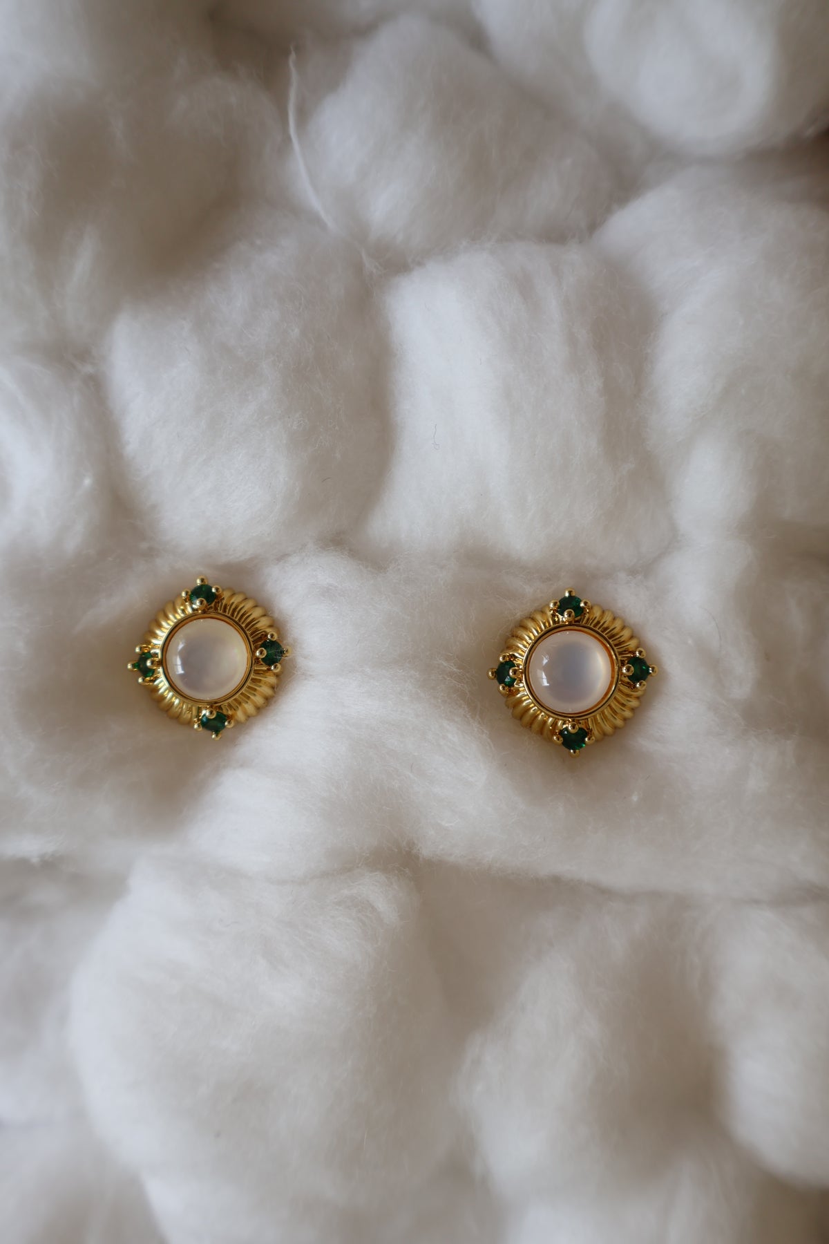VELAIRE STUDS