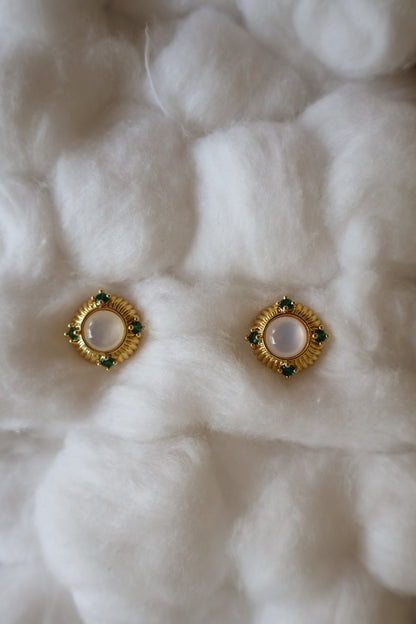 VELAIRE STUDS