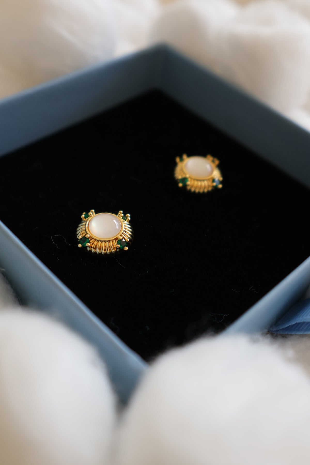 VELAIRE STUDS