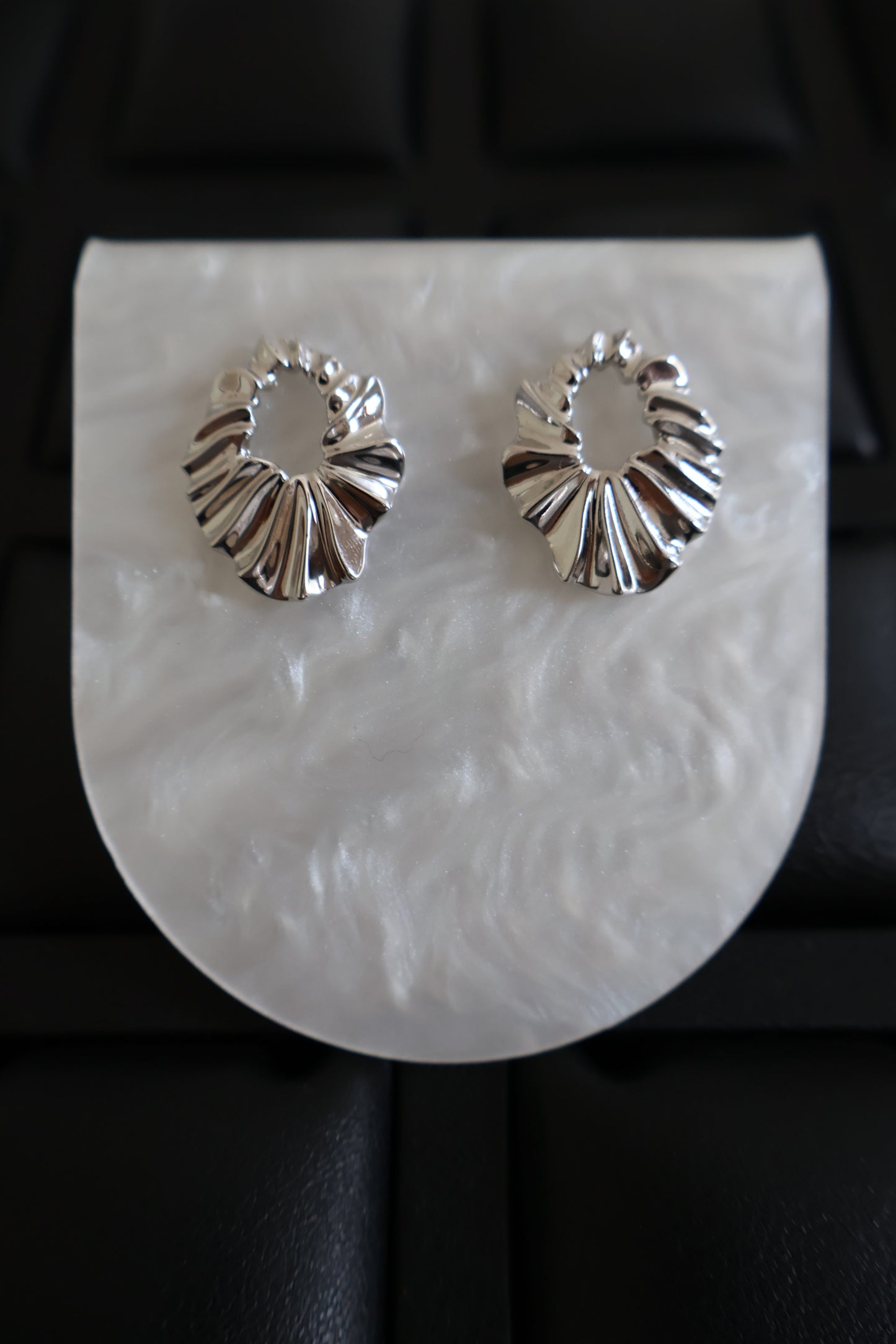 PLEAT HOOPS