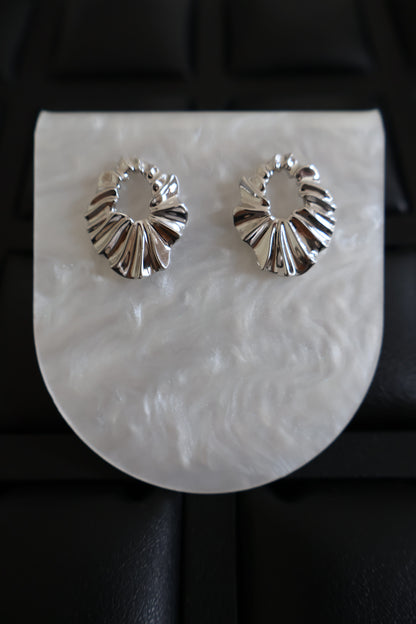 PLEAT HOOPS